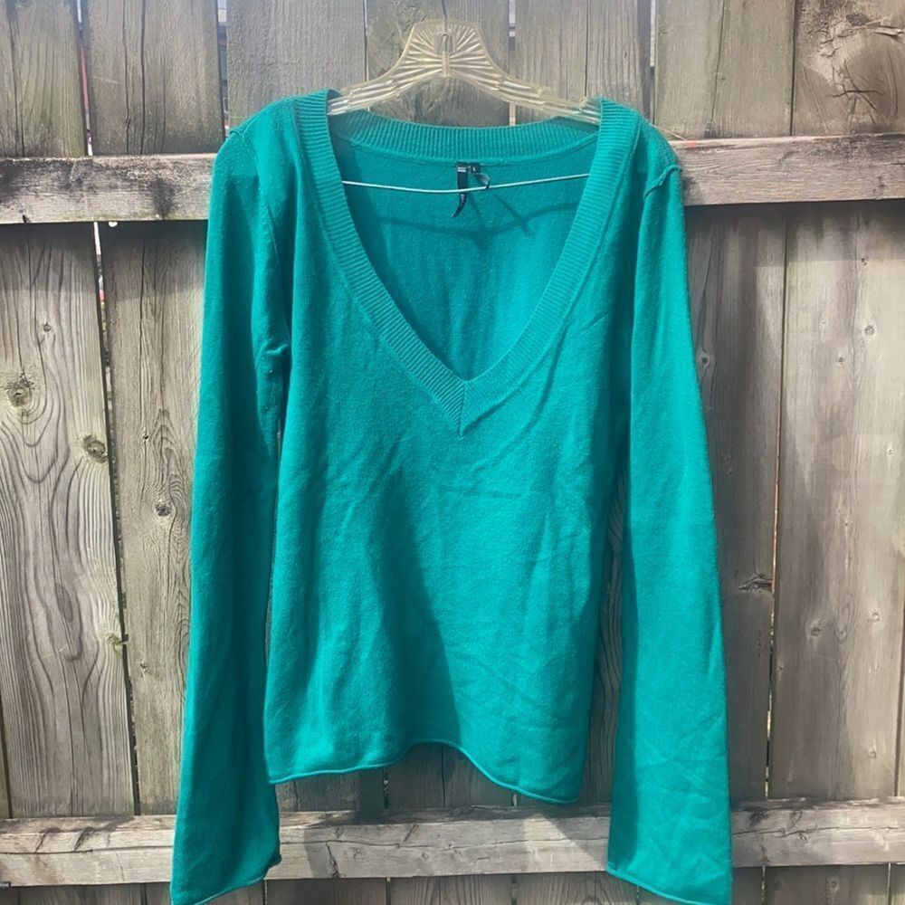 Take out green sweater sz. L